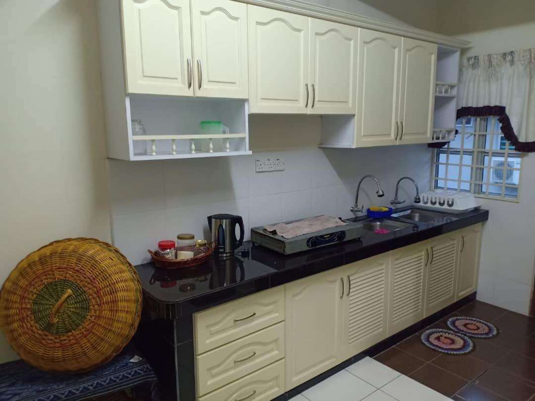 Kh Homestay Comfy N Calm Seri Manjung Kültér fotó